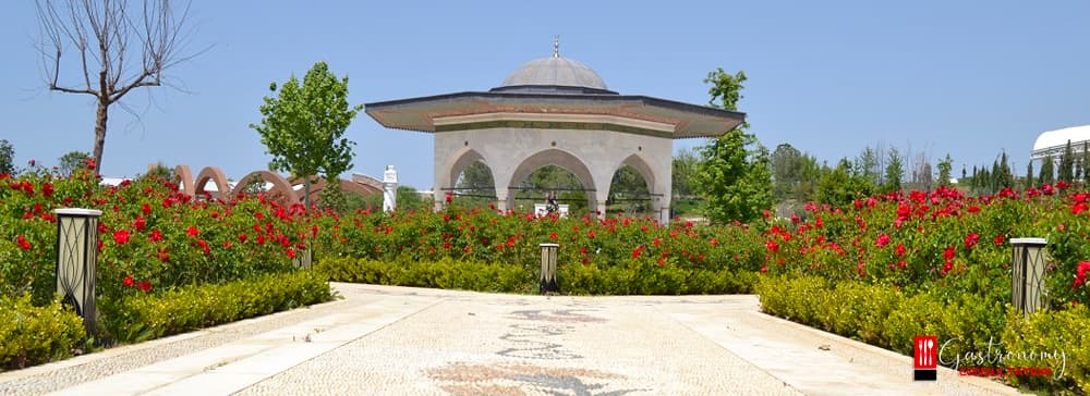 Ottoman Garden Culture and Poetry Assemblies in the 16th Centu